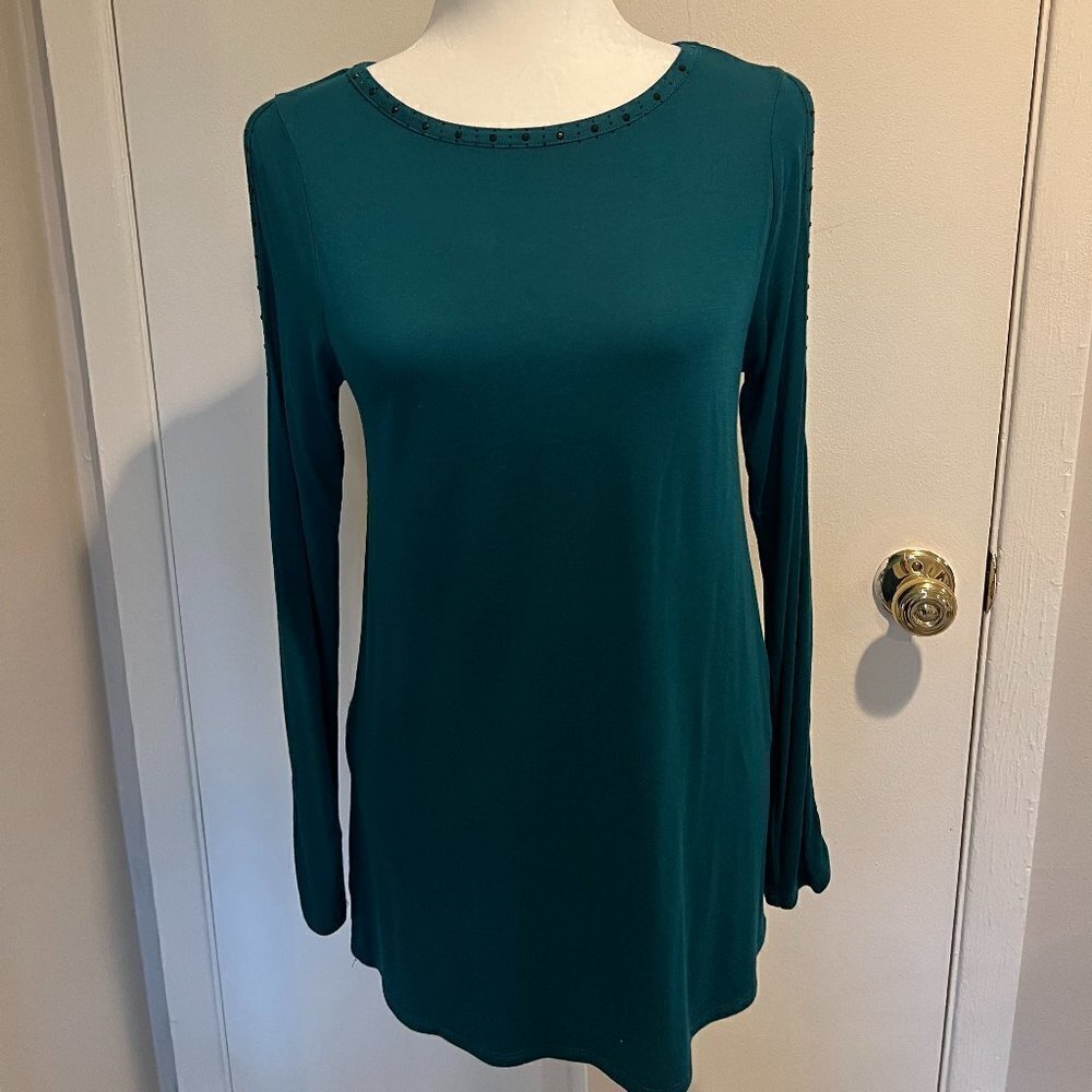 Cable & Gauge Green long sleeve top with split sleeves and beadwork, Size Med